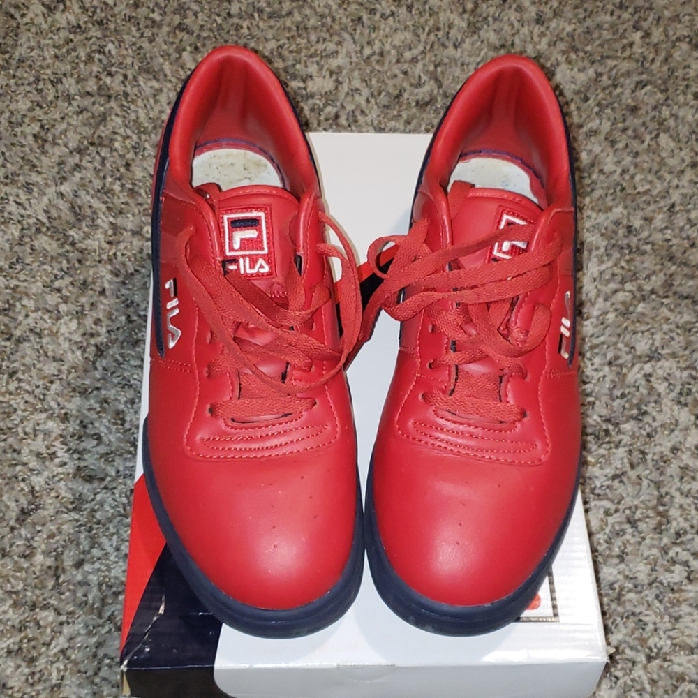 Fila Shoes - Picture 3 of 5